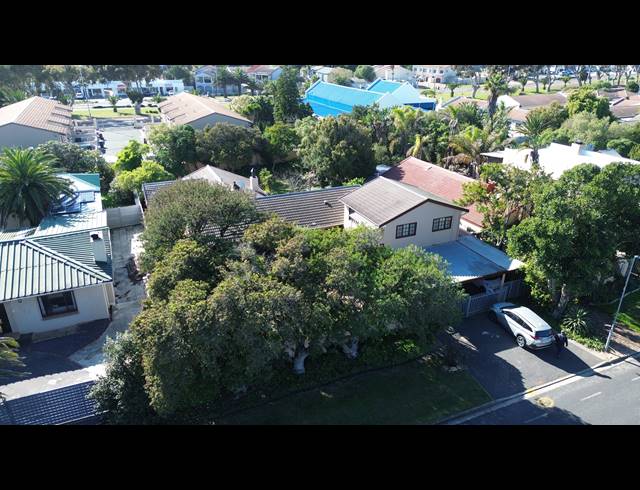 1,004M² VACANT LAND FOR SALE IN TABLE VIEW